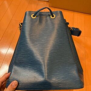 LV blue Epi noe bucket bag